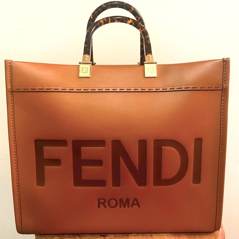SOLD $2️⃣6️⃣0️⃣0️⃣ Fendi Sunshine tote Medium caramel brown